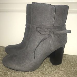 Christian Siriano size 8 booties
